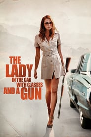Die Dame im Auto mit Brille und Gewehr